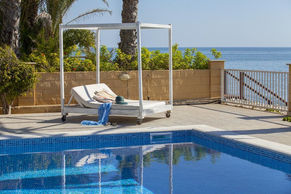 Meneou Beachfront Villa Sunset Perivolia Habitación foto