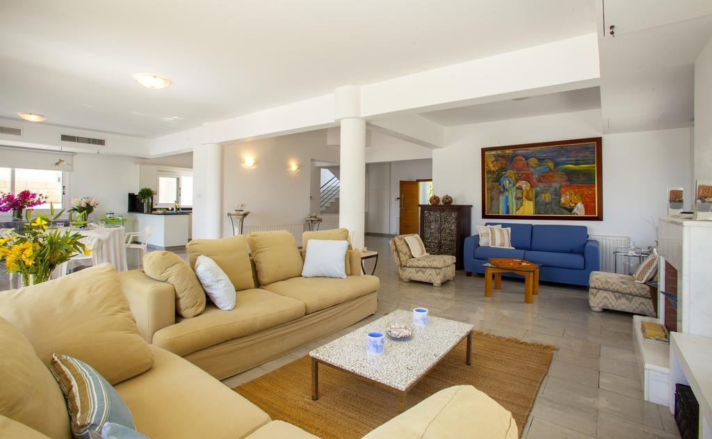 Meneou Beachfront Villa Sunset Perivolia Habitación foto