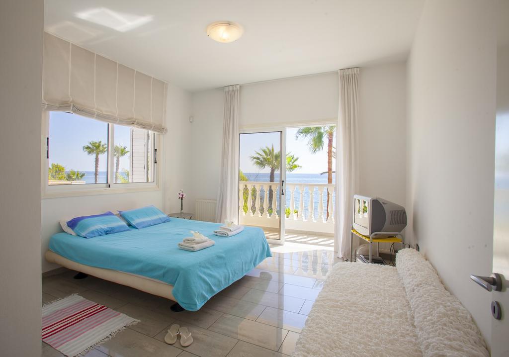Meneou Beachfront Villa Sunset Perivolia Habitación foto