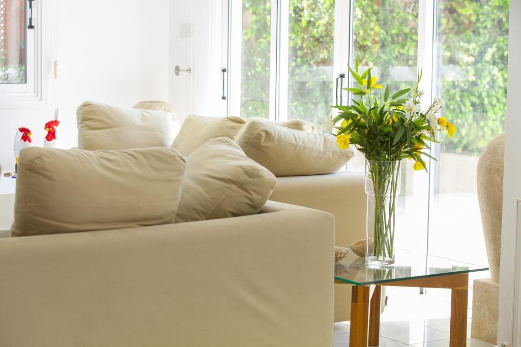 Meneou Beachfront Villa Sunset Perivolia Habitación foto
