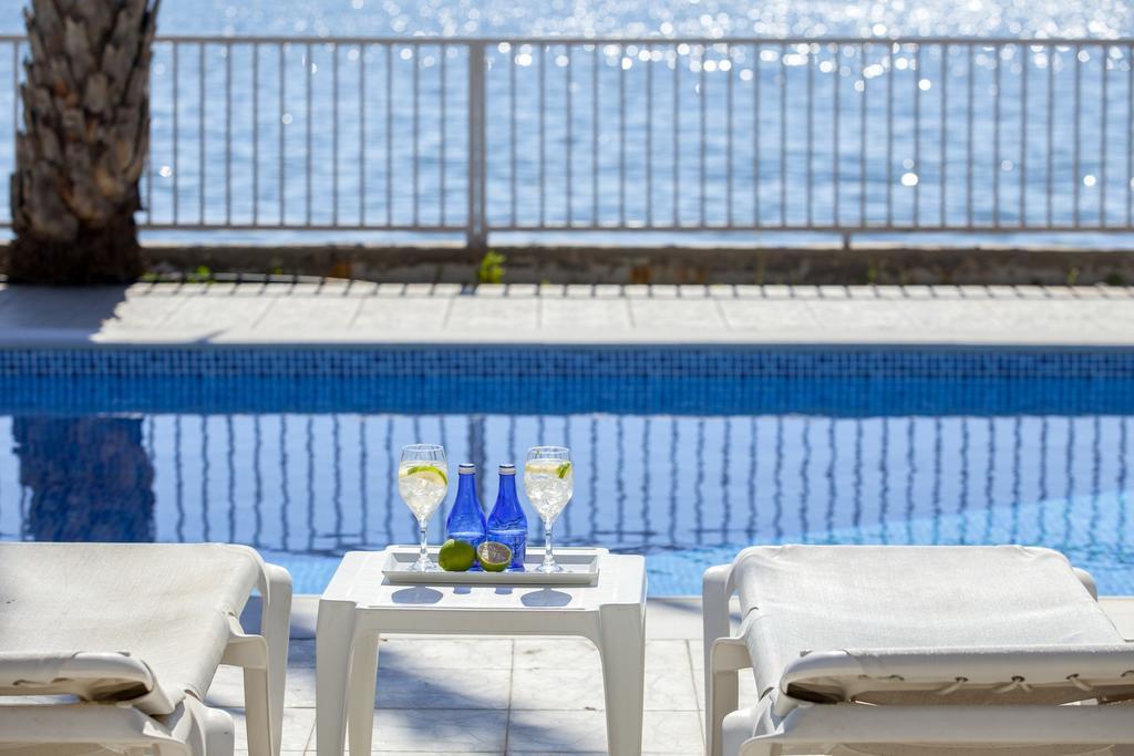 Meneou Beachfront Villa Sunset Perivolia Habitación foto