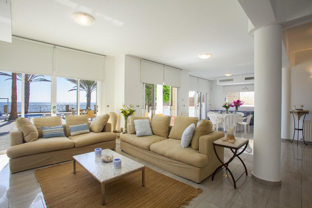 Meneou Beachfront Villa Sunset Perivolia Habitación foto
