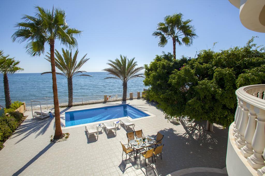 Meneou Beachfront Villa Sunset Perivolia Habitación foto