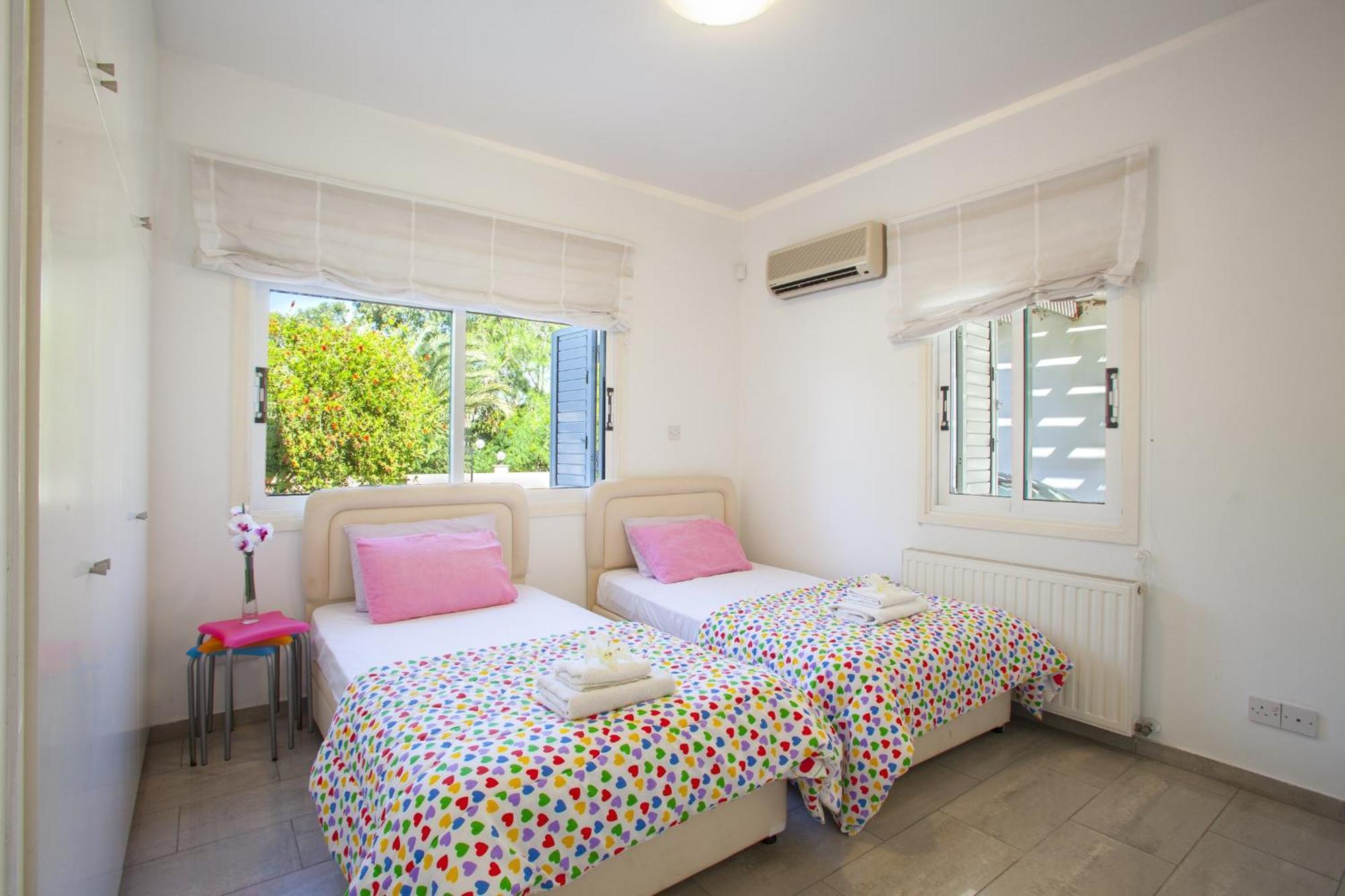 Meneou Beachfront Villa Sunset Perivolia Exterior foto