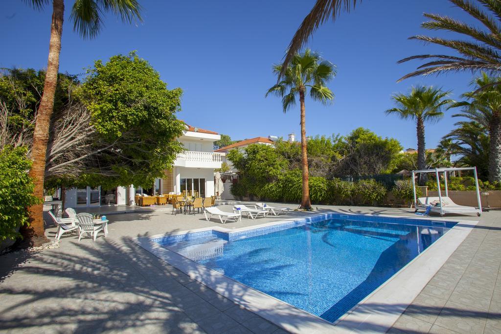 Meneou Beachfront Villa Sunset Perivolia Habitación foto