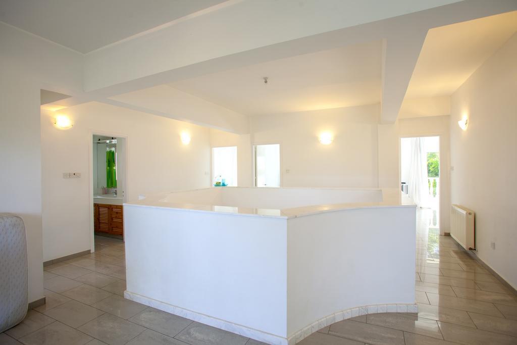 Meneou Beachfront Villa Sunset Perivolia Habitación foto