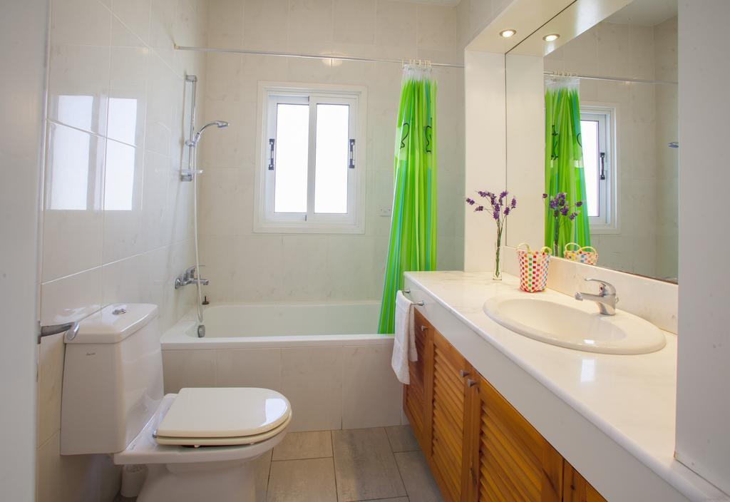 Meneou Beachfront Villa Sunset Perivolia Habitación foto