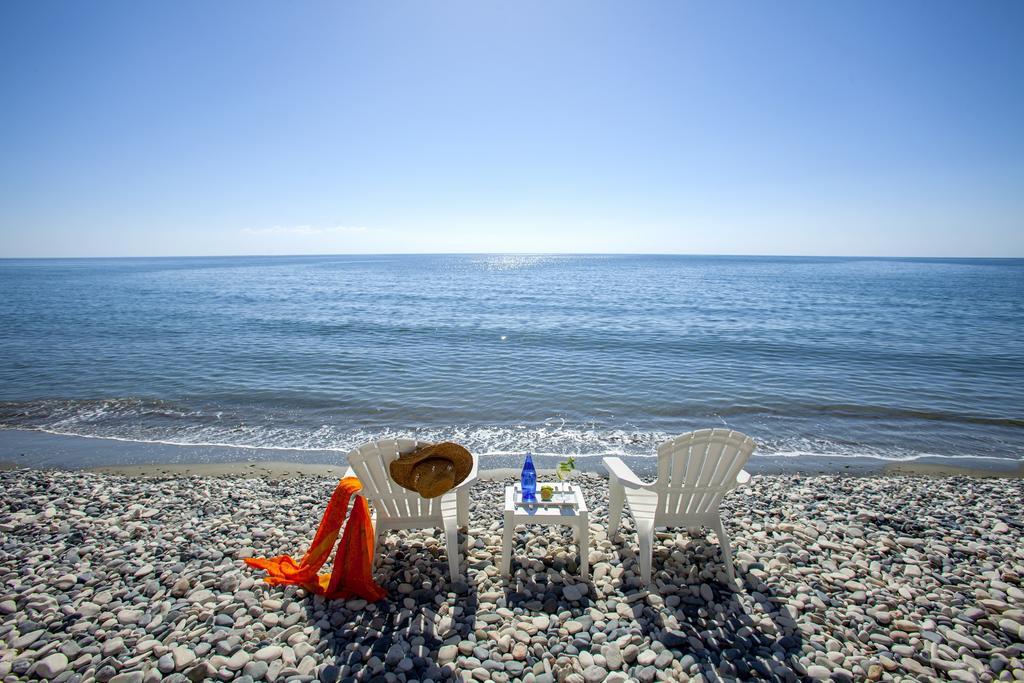 Meneou Beachfront Villa Sunset Perivolia Habitación foto