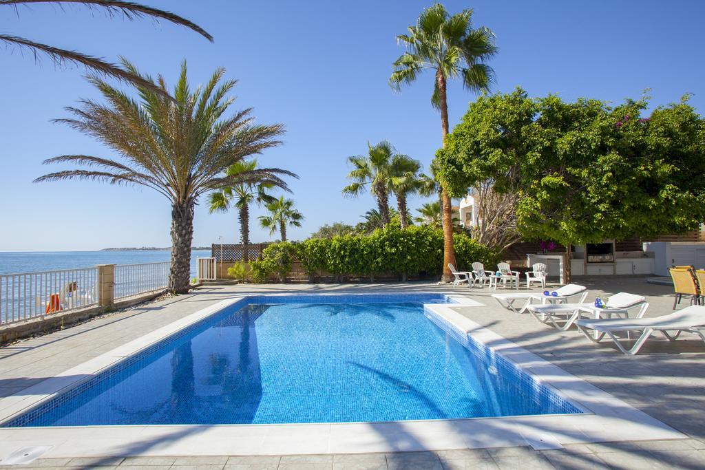 Meneou Beachfront Villa Sunset Perivolia Habitación foto