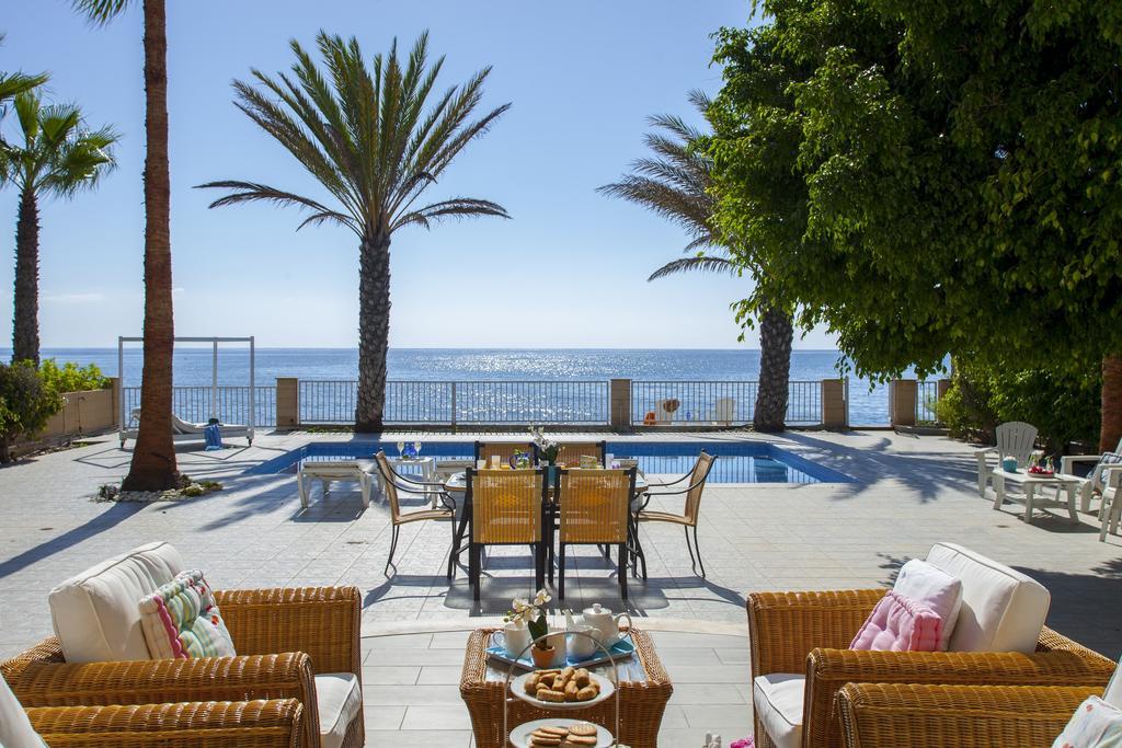 Meneou Beachfront Villa Sunset Perivolia Habitación foto