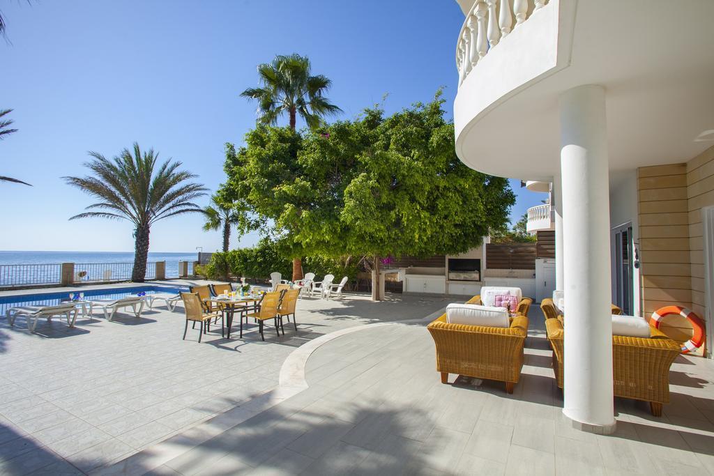 Meneou Beachfront Villa Sunset Perivolia Habitación foto