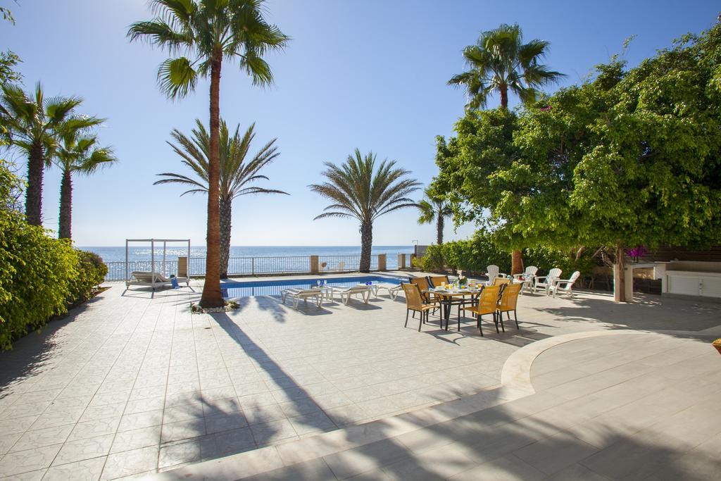 Meneou Beachfront Villa Sunset Perivolia Habitación foto