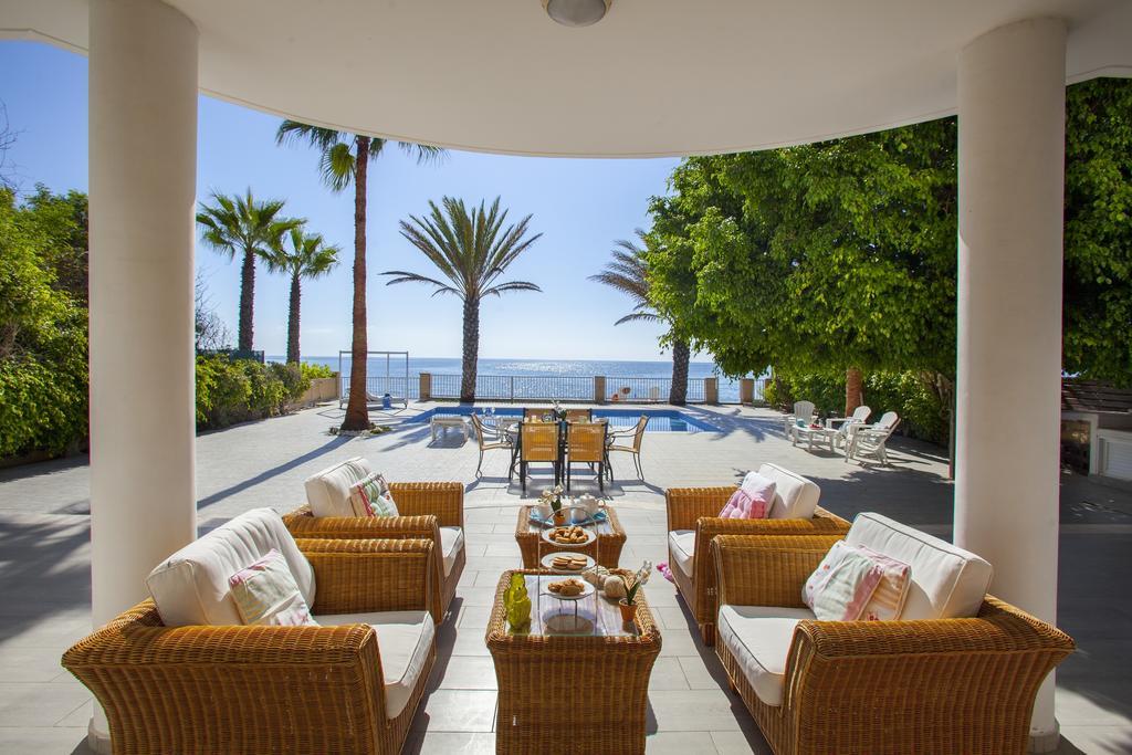 Meneou Beachfront Villa Sunset Perivolia Habitación foto