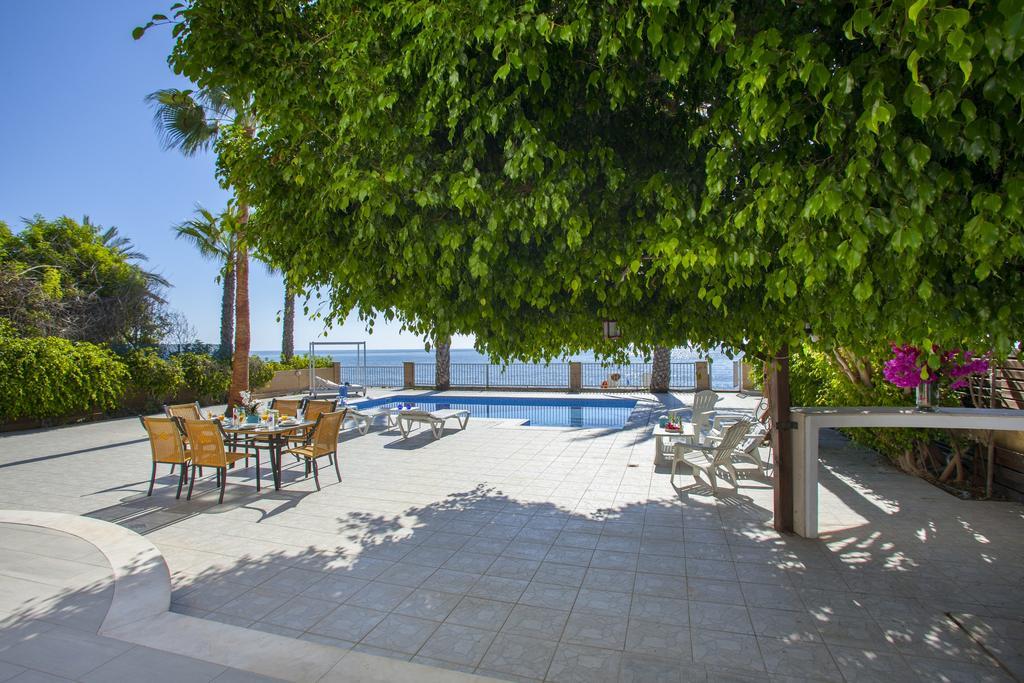 Meneou Beachfront Villa Sunset Perivolia Habitación foto
