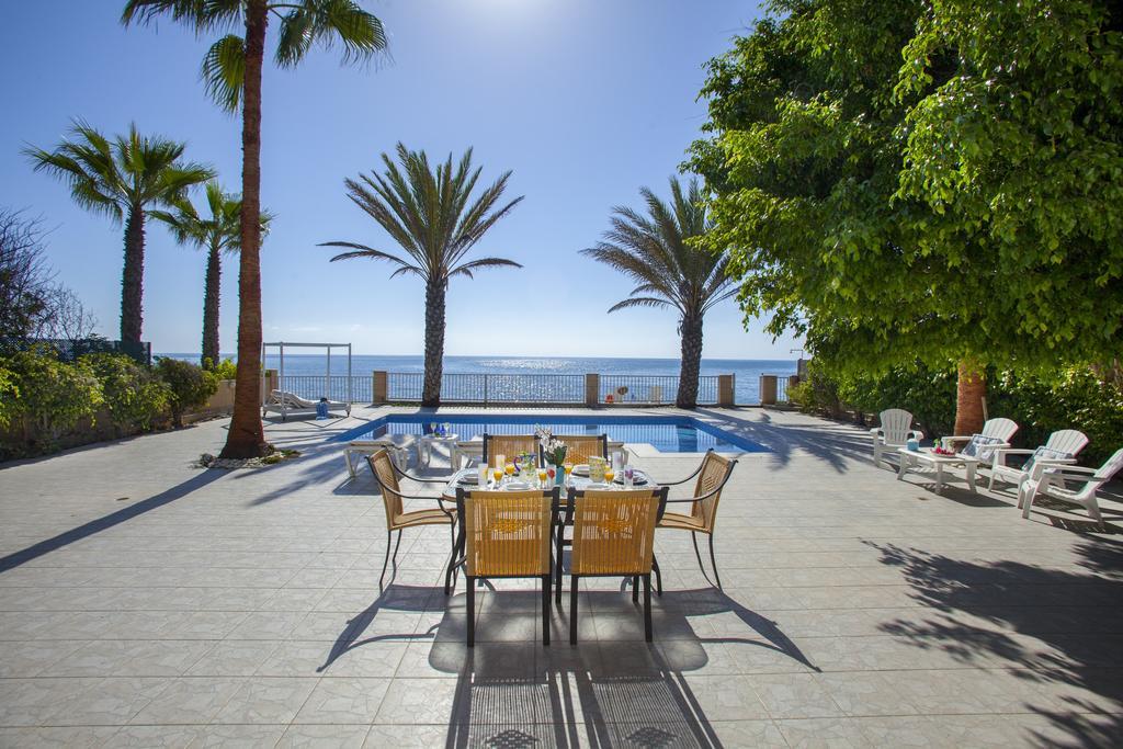 Meneou Beachfront Villa Sunset Perivolia Habitación foto
