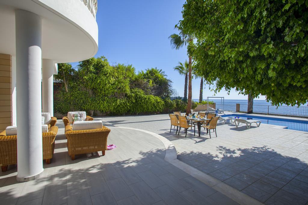 Meneou Beachfront Villa Sunset Perivolia Habitación foto